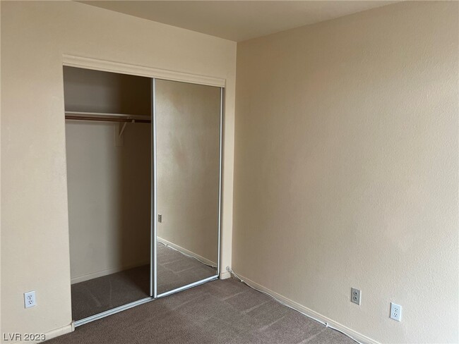 Building Photo - 3930 Wainscot Ct