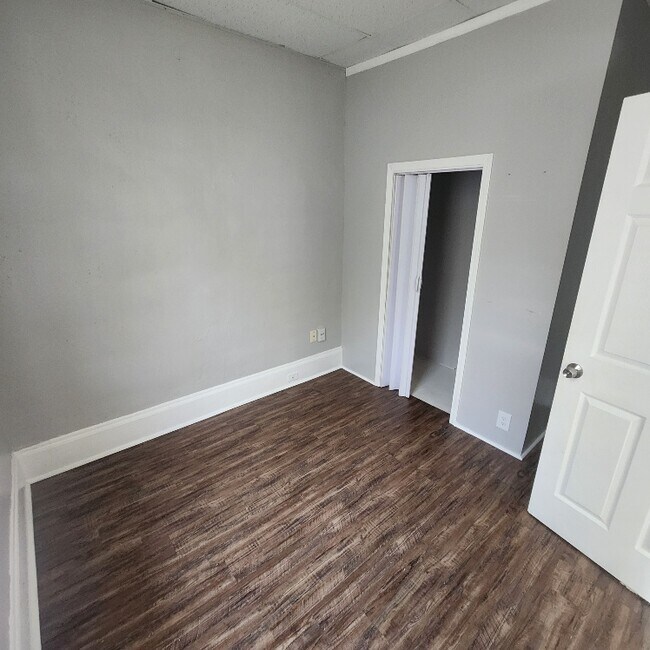 Foto del edificio - 3020 Searsdale Ave
