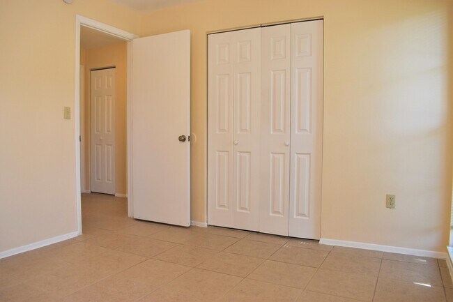 Building Photo - Beautiful home!