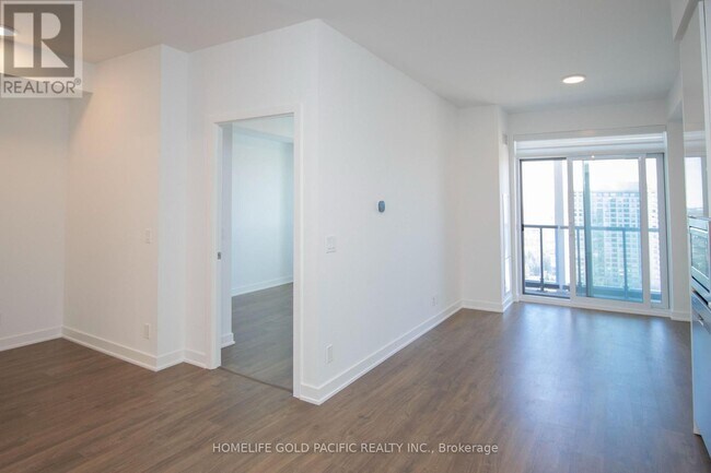 Building Photo - 30 Upper Mall Wy