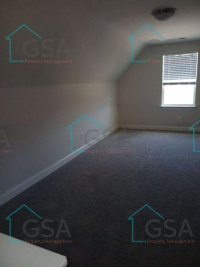 Building Photo - 3 Bedroom Home Available!