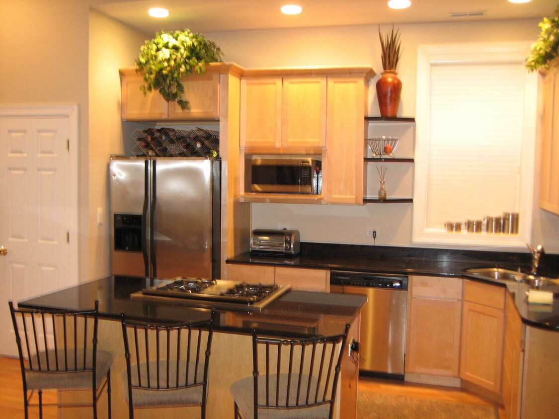 Primary Photo - 3222 N Ravenswood Ave