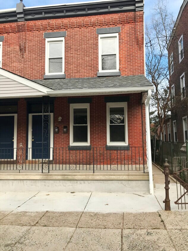 Primary Photo - 1657-1 Haworth St