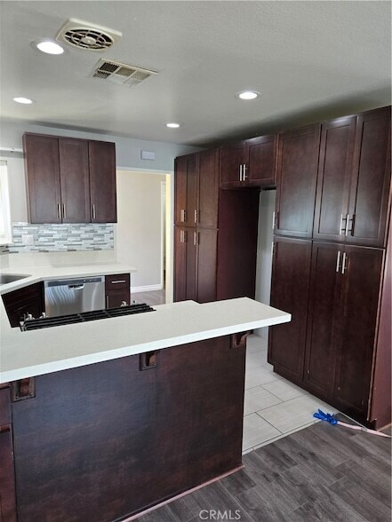 Foto del edificio - 9321 Salem Ave