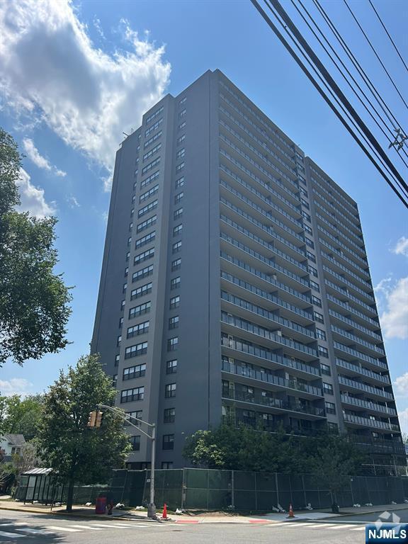 Building Photo - 285 Aycrigg Ave