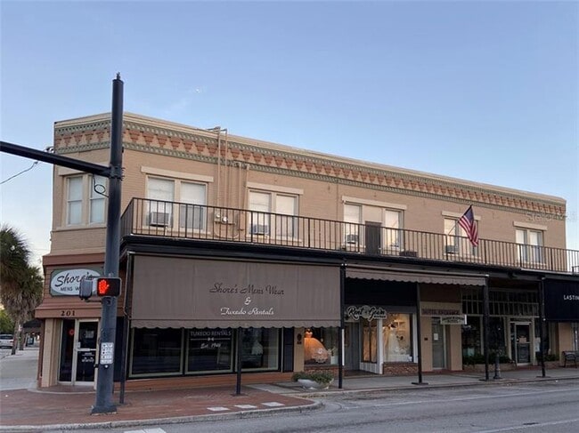 Building Photo - 203 Broadway