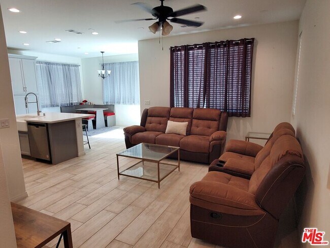 Foto del edificio - 7589 Botany St