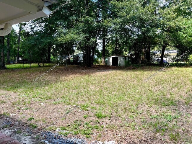 Building Photo - Elegant Elkin!