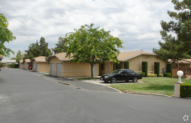 Building Photo - Desert Oasis Apartments