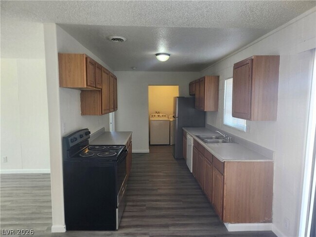 Foto del edificio - 2700 E Basswood Ave