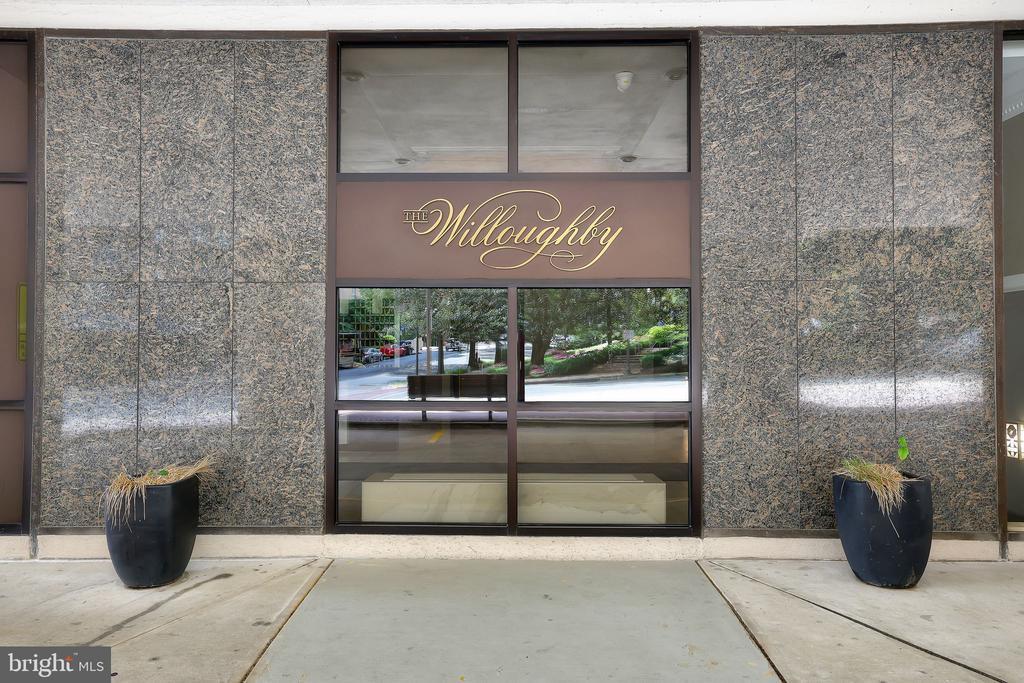 Foto del edificio - 5500 Friendship Blvd