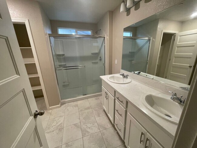 Foto del edificio - Beautiful 3/2.5 townhome in Elk Grove!