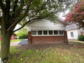 Building Photo - 5 S Virginia Ave