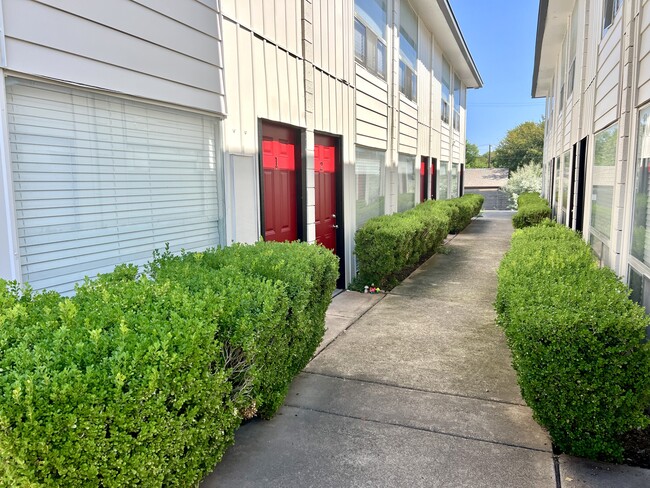 Building Photo - San Benito