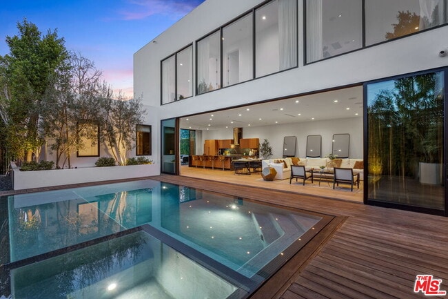 Foto del edificio - 133 N Edinburgh Ave