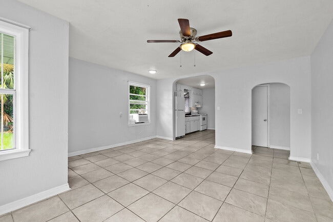 Photo - 626 Magnolia Ave House