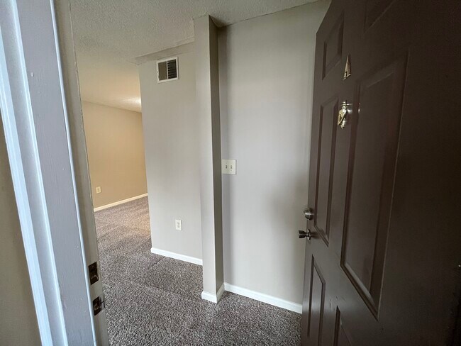 Unidad de un dormitorio en el primer piso - Eagle Landing Apartment Homes