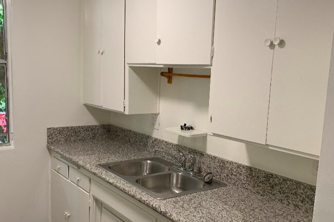 Kitchen w/ New countertops - 7730 Lexington Ave