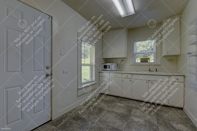 Foto del edificio - 2 br, 1 bath Triplex - 716 Rocky Ridge Flts