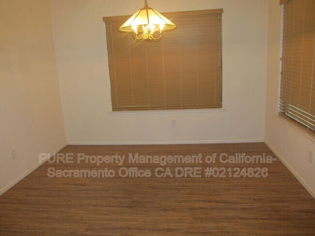 Foto del edificio - 46 Lanyard Ct