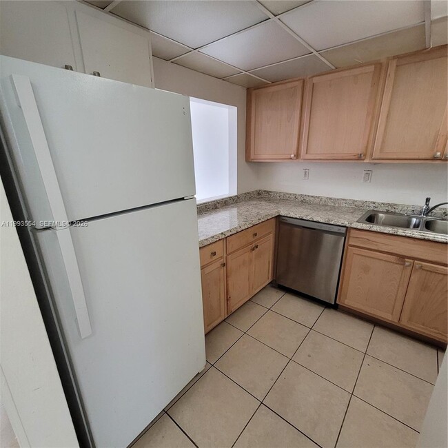 Building Photo - 10090 NW 80th Ct