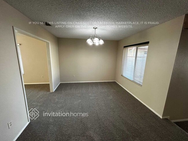 Foto del edificio - 14328 Moonridge Dr