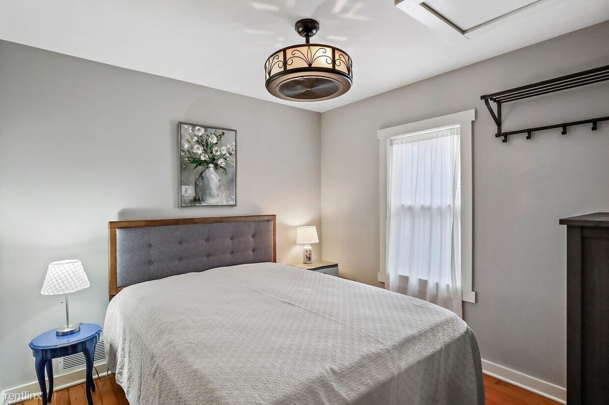 Foto principal - 1 br, 1 bath House - 165 S Weston Ave