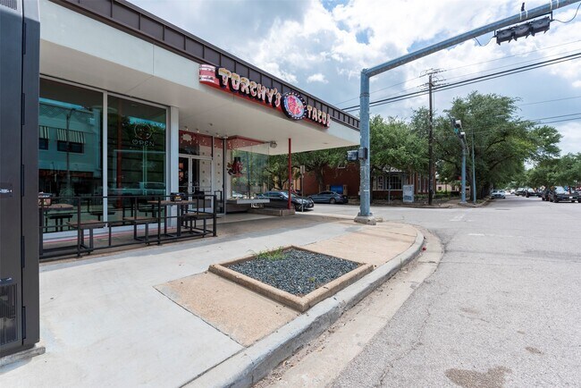 Foto del edificio - 1426 W 21st St