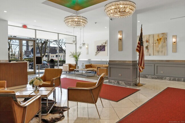 Foto del edificio - 44 Strawberry Hill Ave