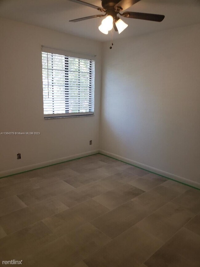 Building Photo - 3 br, 2.5 bath House - 3808 Tree Top Dr