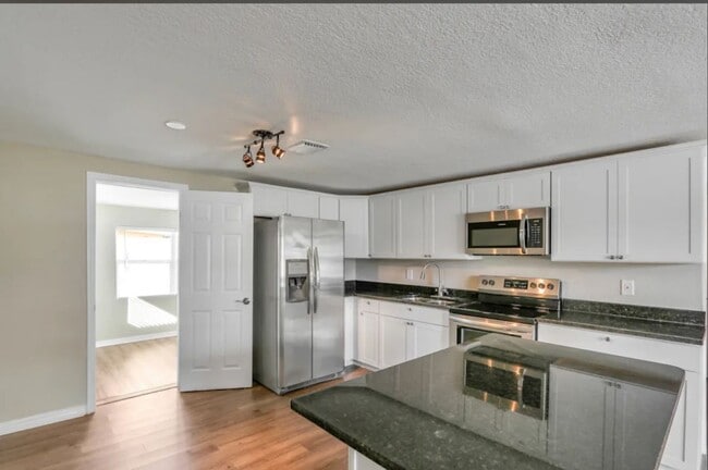 Building Photo - 7202 Palisade Dr