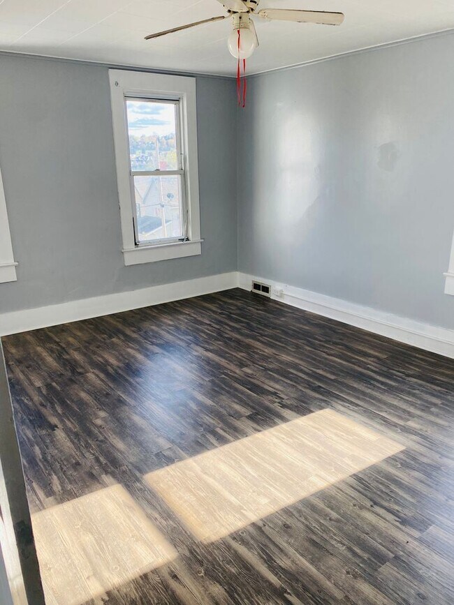 Foto del edificio - 2 br, 1 bath House - 9 Madonna Dr. Apt. 2