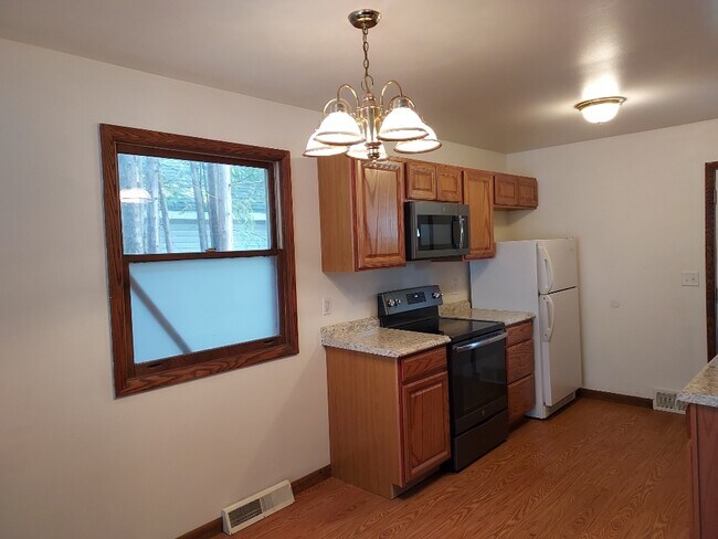Kitchen - 2144 Oak St