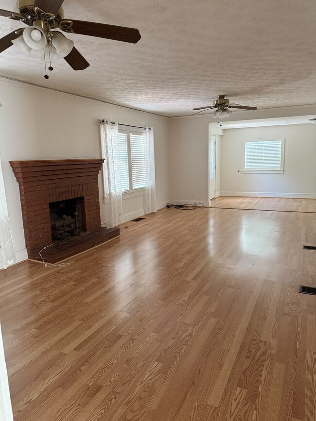 Living Room (viewed from kitchen entrance) - 365 Asbury Rd