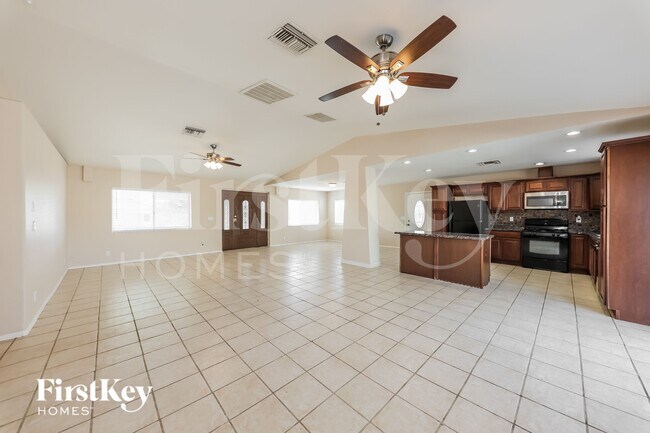 Building Photo - 11740 N 80th Dr