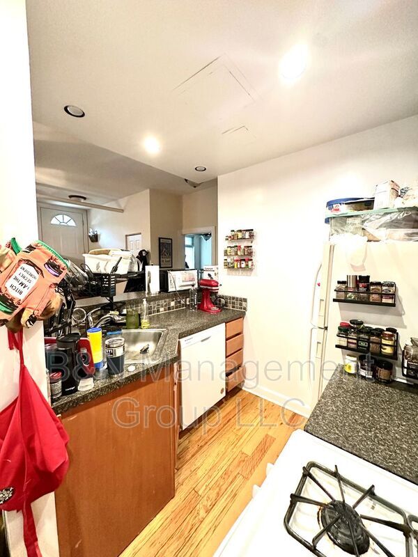 Foto del edificio - 910 W Oakdale Ave