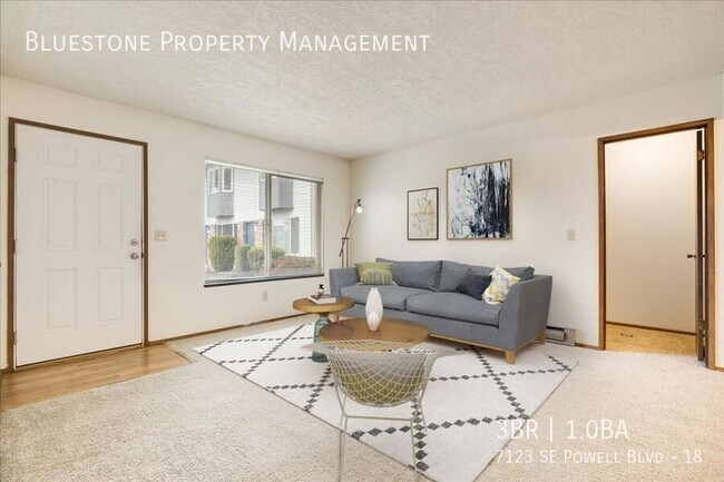 Foto del edificio - 7123 SE Powell Blvd