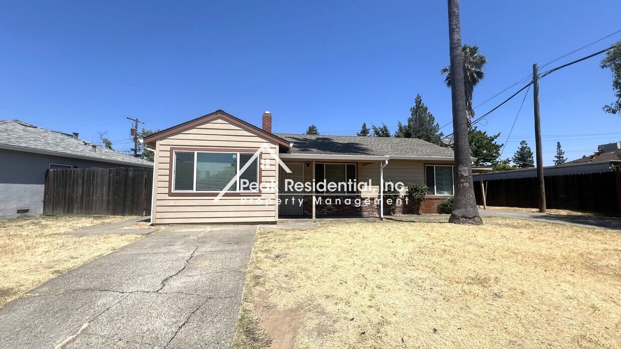 Primary Photo - A Charming Colonial Village 3bd/1ba House ...