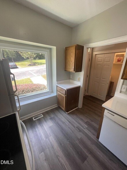 Foto del edificio - 6140 Loch Laural Ln