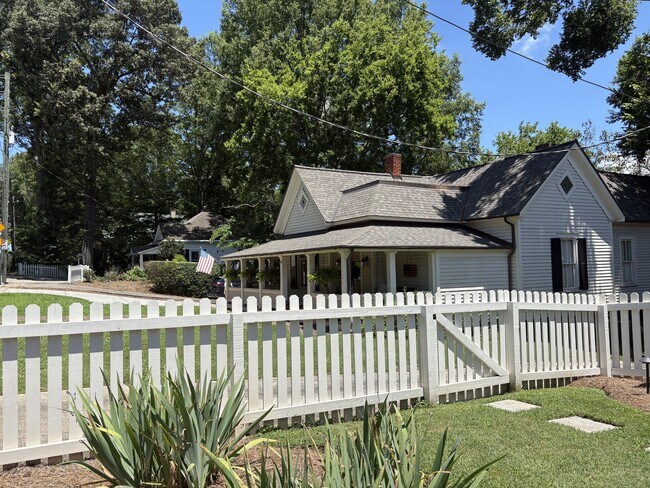 Foto del edificio - 334 Kennesaw Ave NW