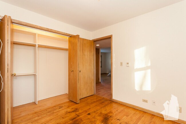 Foto del edificio - 5615 N Mozart St