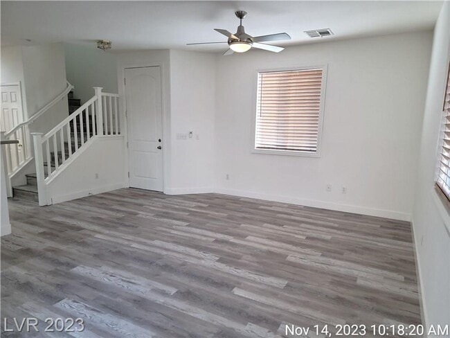 Building Photo - NW IN GATED COMMUNITY--BED & FULL BATH DOW...