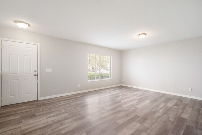 Foto del edificio - Riverwalk Retreat: Updated 3BR Townhome in...