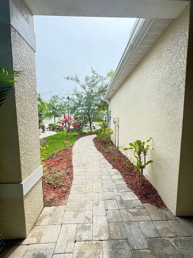 Building Photo - Annual unfurnished 2-bedroom 2-bathroom Villa