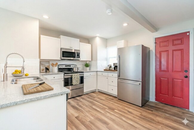 Building Photo - 1096 E 22nd Ave