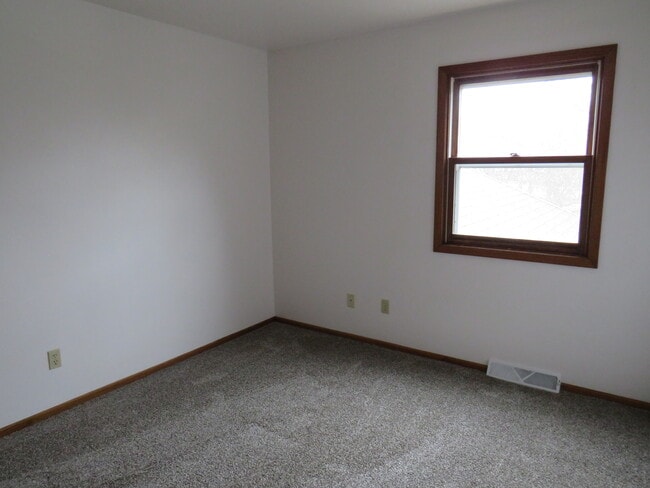 Building Photo - 399 Willow Grove Dr