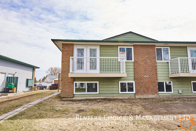 Building Photo - Pet Friendly Townhouse includes Lawn Care ...