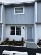 Building Photo - 420 NE 18th Ave