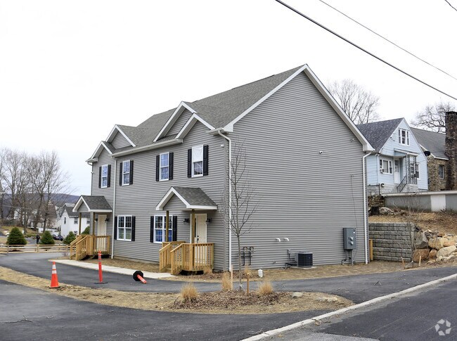 Building Photo - 26-28 Kleitz Ave