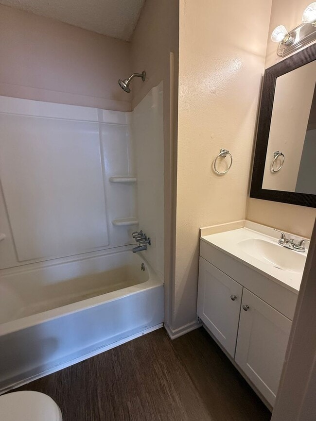 Foto del edificio - 2 bedroom 2 bath town home in a gated community